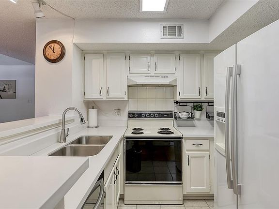 2nd image of 2300 Old Spanish Trl APT 1033