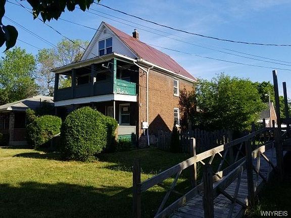 3rd image of 2756 Niagara St
