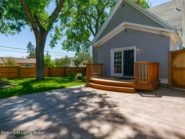 108 6th Ave E, Dickinson, ND 58601