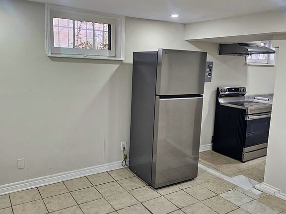 5th image of 537 Clarke Rd #B