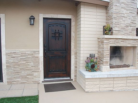 3rd image of 722 Santa Barbara Pl