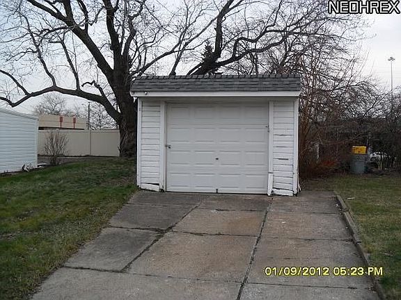 5th image of 945 E 220th St