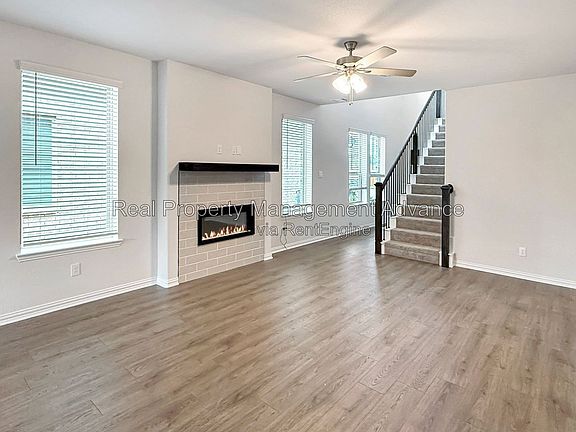 5th image of 2518 Hawkins St