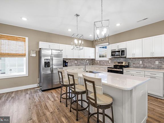 4th image of 5740 Wilmington Ln