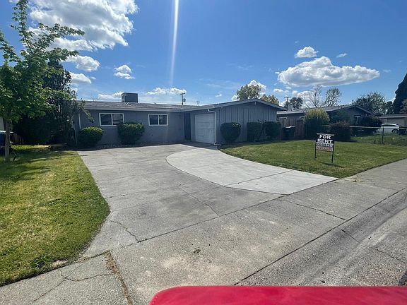 3rd image of 3628 Centinella Dr