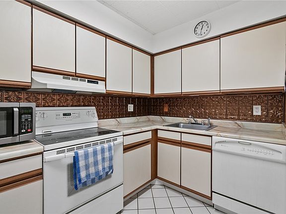 4th image of 1987 Centurion Dr APT 607