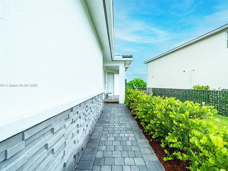 4230 Rosa Dr — Photo 4