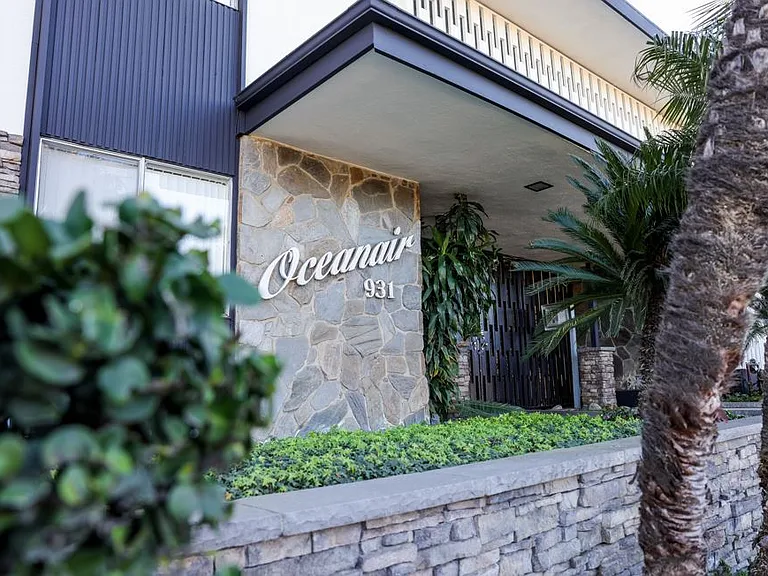 Oceanaire Villa Apartments — Photo 11