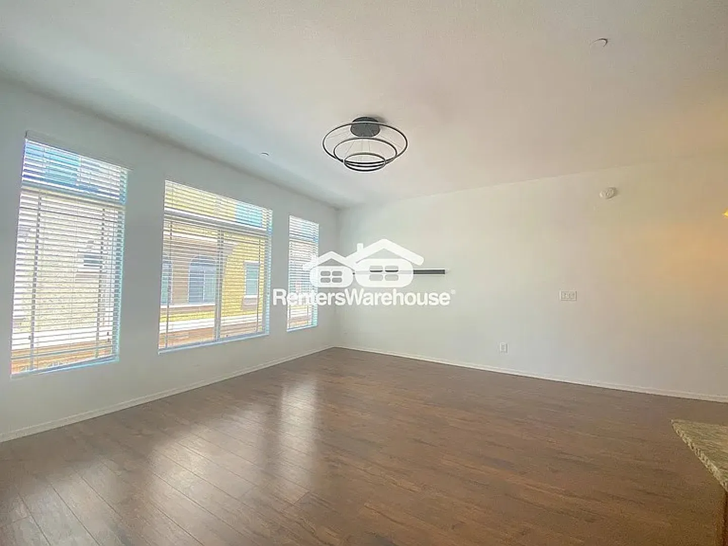 Ideal 2 Br 2.5 Ba 2 Car Garage Townhome Near Dobson and Loop 202 in Chandler — Photo 4