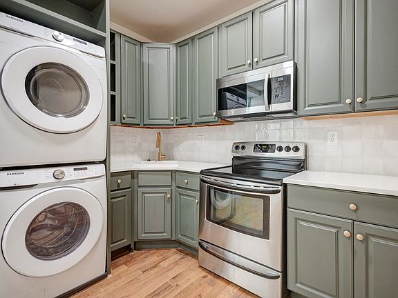 4th image of 1723 W Master St