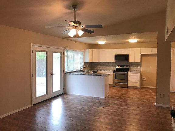 2nd image of 5017 Roberts Dr