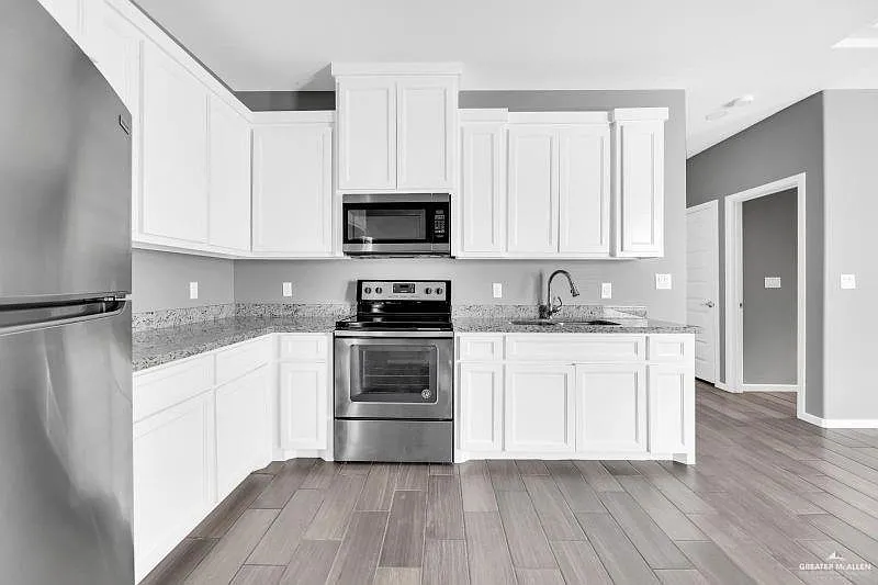 2 bed, 2.0 bath, 3612 sqft, $900 — Photo 4