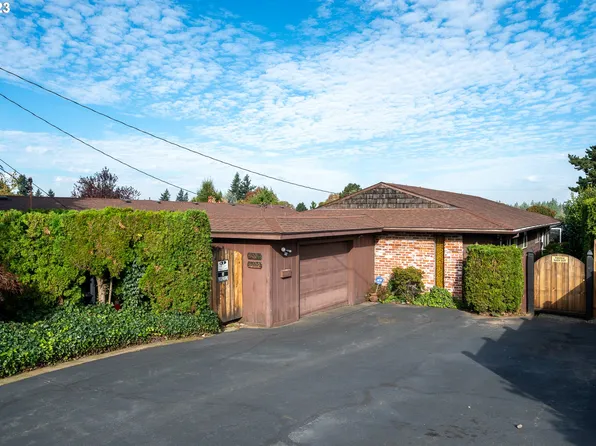 9007 NE Irving St, Portland, OR 97220