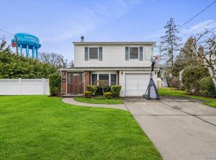 17 Whitehall Lane, New Hyde Park, NY 11040