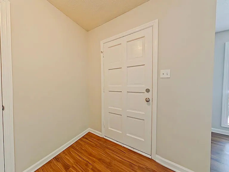 850 Brookfield Pkwy — Photo 13