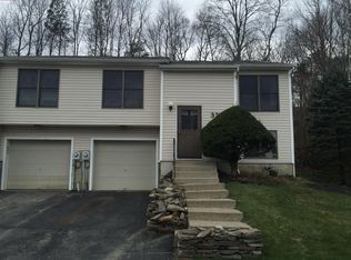 32 Moss Ct, Hamburg, NJ 07419