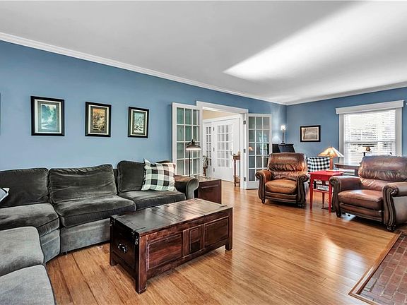 5th image of 479 Girard Ave