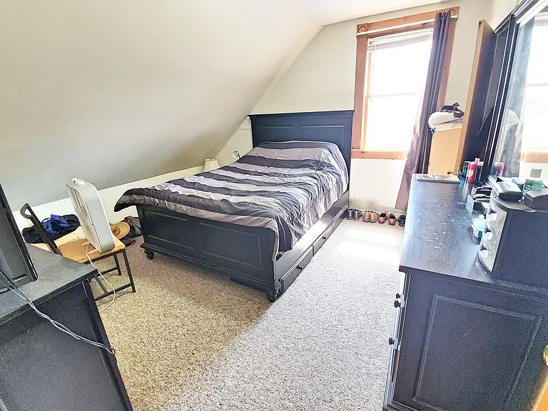 25 Clinton St #B — Photo 6
