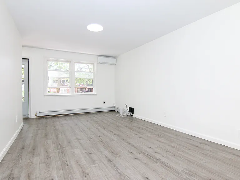 1230 E 68th St #1 — Photo 8