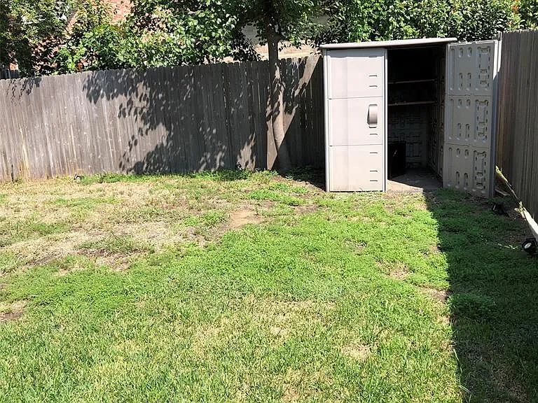 2212 Norwich St — Photo 8
