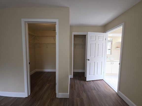 4th image of 2708 Ridgefield Ct #Mb