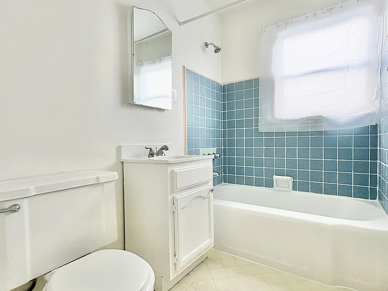 1061 E Broadway — Photo 32