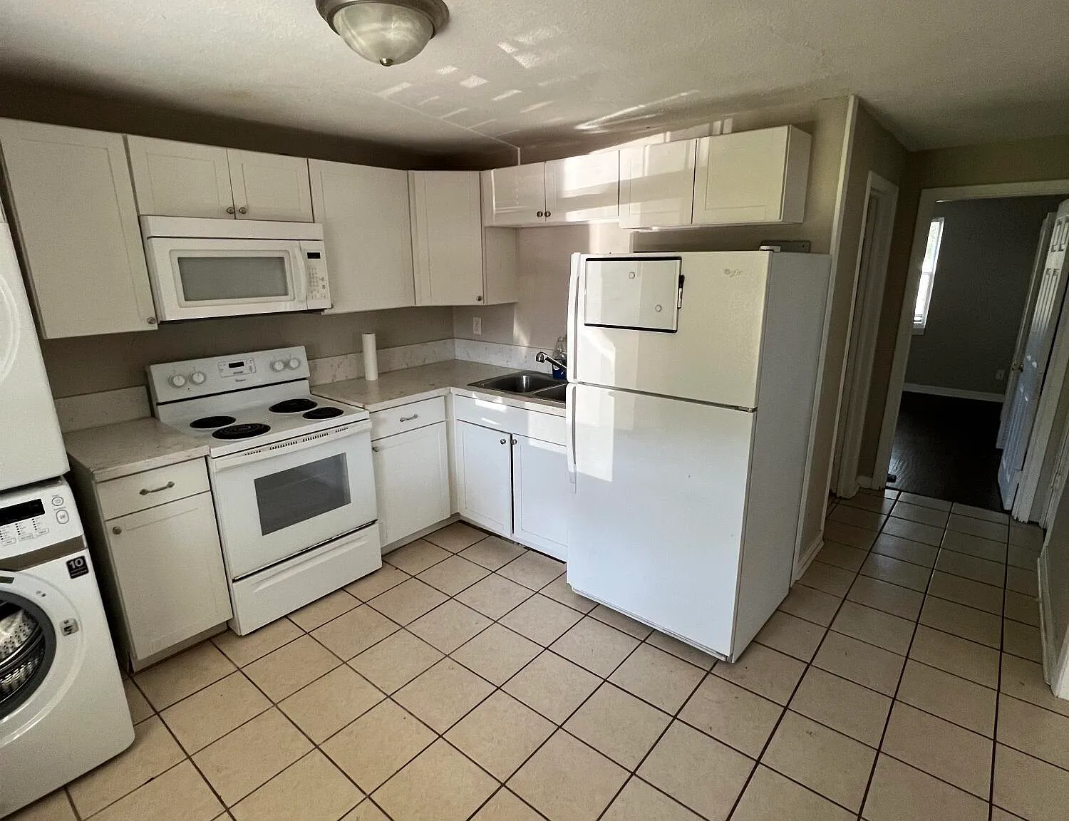 2 bed, 3.0 bath, 720 sqft, $1,200 — Photo 4