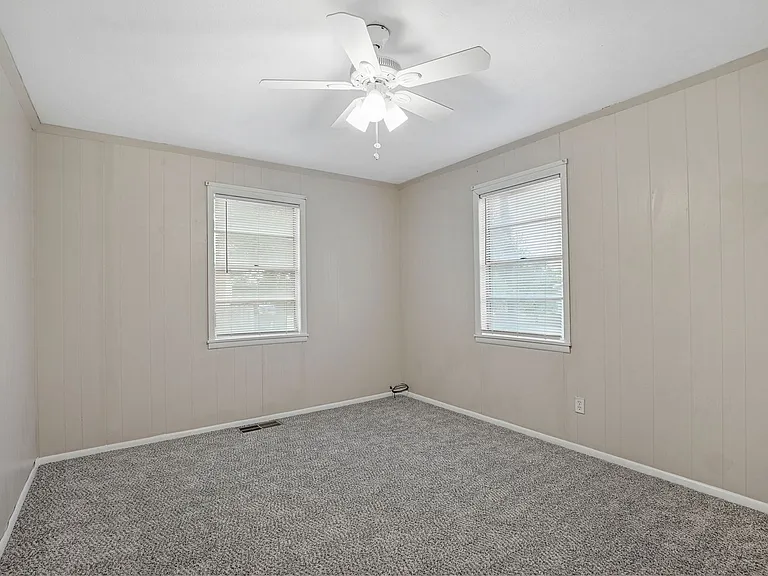 303 W Davis St — Photo 11