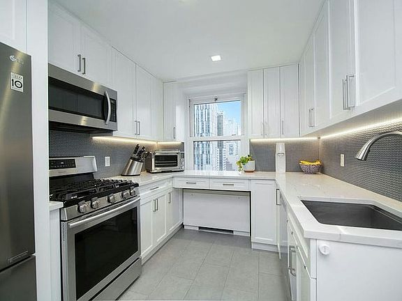 4th image of 401 E 86th St APT 18J