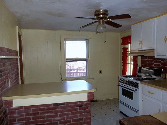 Large Kitchen with Island for working or eating