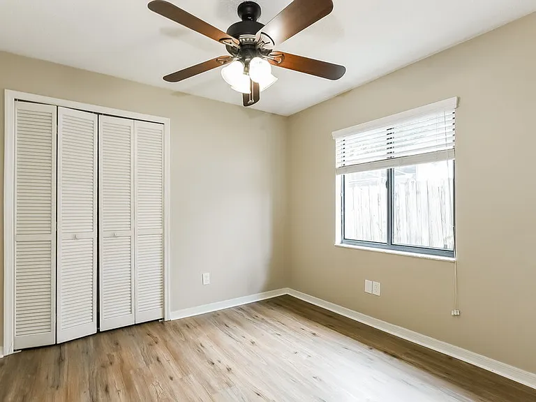 1011 Manigan Ave — Photo 14