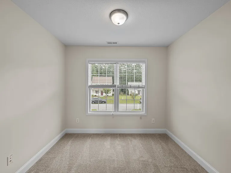 203 Macdonald Blvd — Photo 34