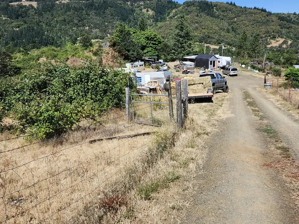 884 David Dr, Myrtle Creek, OR 97457