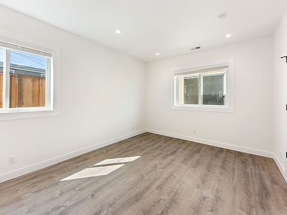5th image of 110 Verano Dr #B