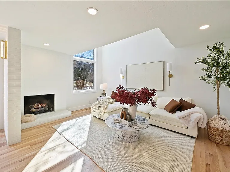 459 S Walnut St — Photo 13