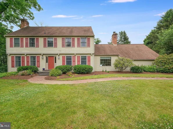 240 Firethorne Dr, West Chester, PA 19382