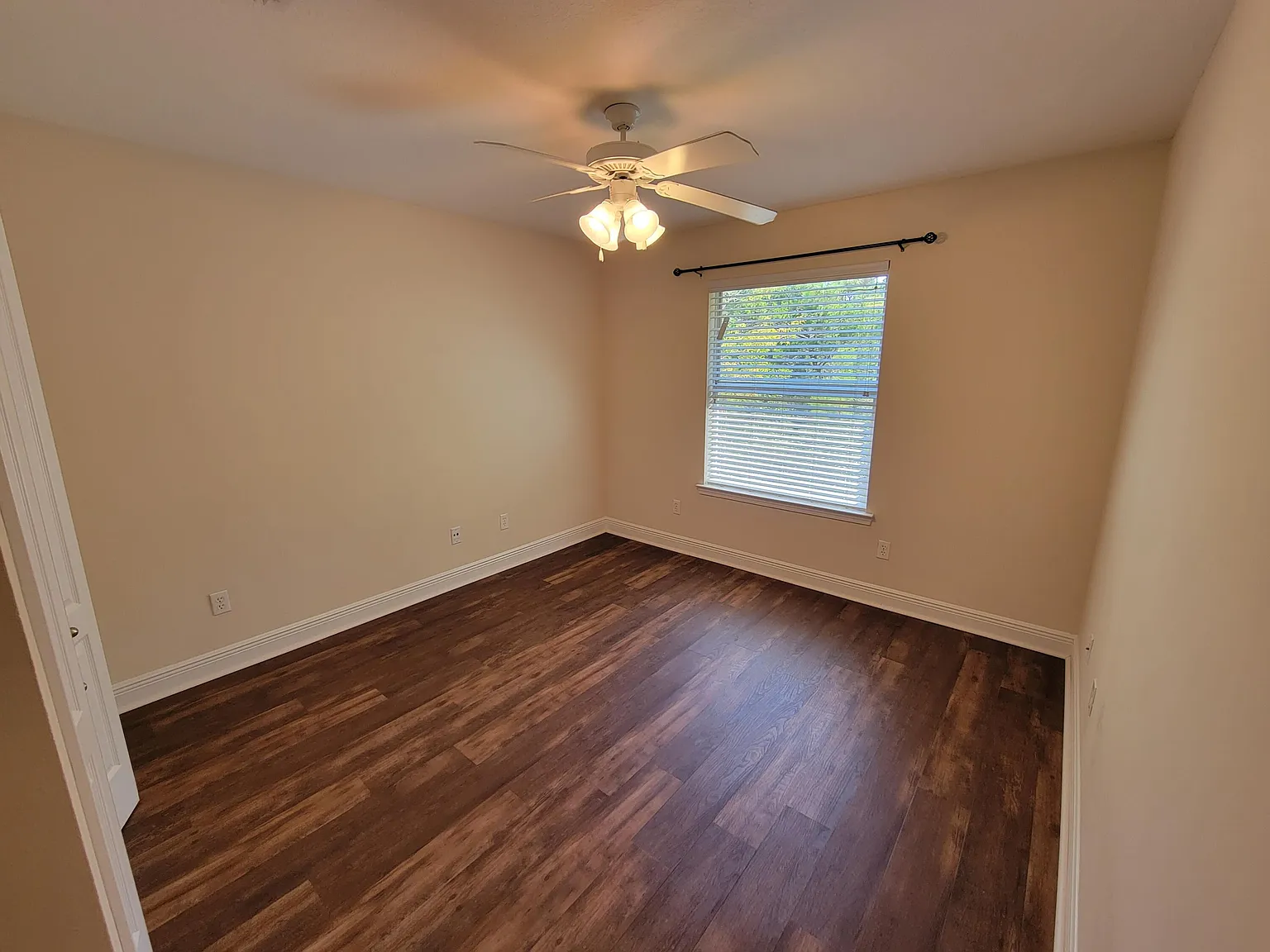 3 bed, 1490 sqft, $1,825 — Photo 4