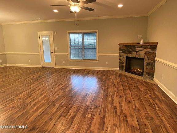 2nd image of 1817 Cambria Dr #B