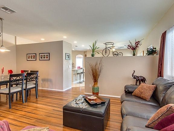 3rd image of 44771 W Alamendras St