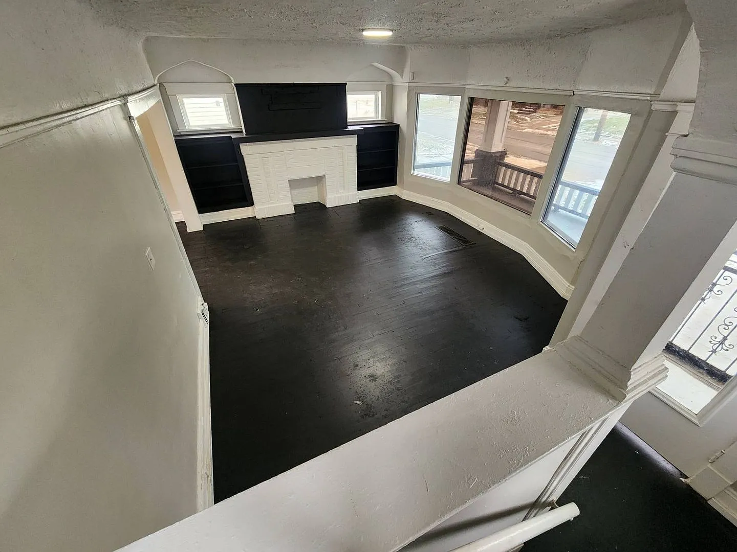 Charming 4-Bedroom Property in Prime Location | Move in today and enjoy 50% off on your 2nd month... — Photo 2