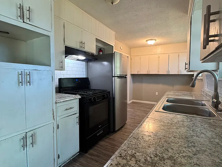 9712 Cerelle Dr — Photo 5