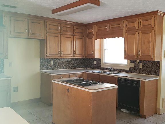 5th image of 645 Clubland Cir SE
