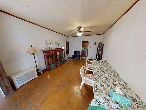 3rd image of 25 Brighton 5 Ln