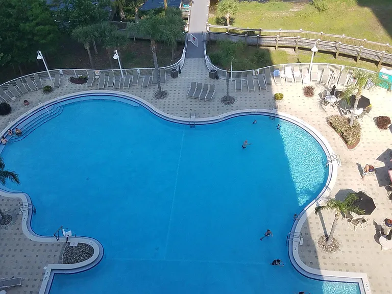 Lovely pool heated in winter