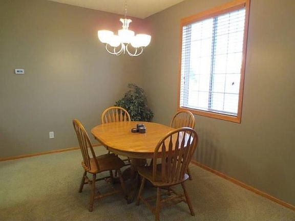 3rd image of 405 Frederick Cir