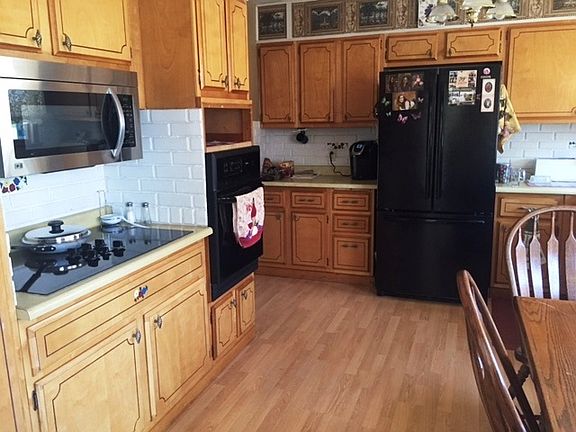 3rd image of 211 Andrews St