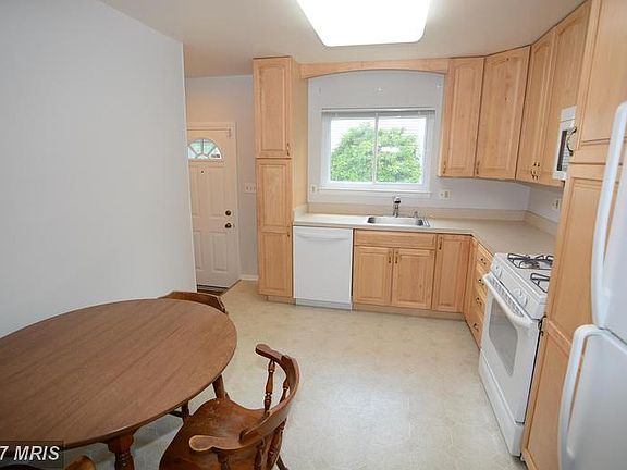 4th image of 214 Sacred Heart Ln