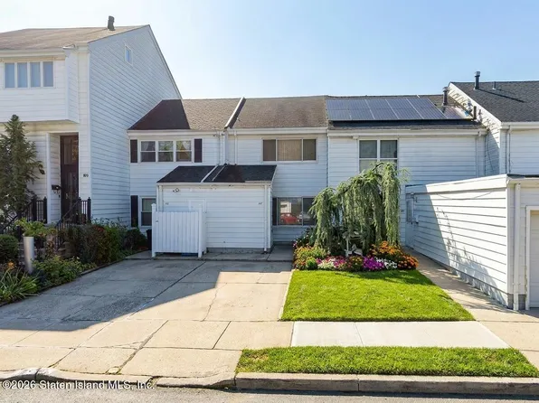 20 Hampton Grn, Staten Island, NY 10312