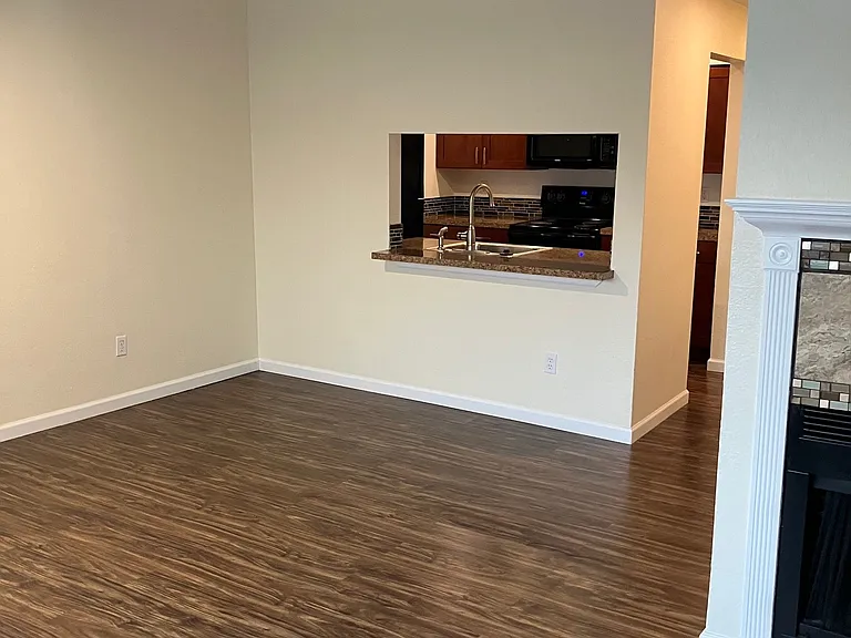 Heatherstone Park Apartments — Photo 29