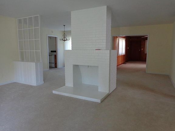 OPEN AND SPACIOUS LIVING AREA